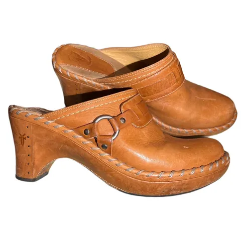 Frye Charlotte Close Toe Leather Mules.