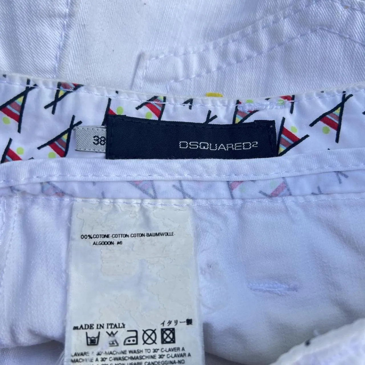 Rare Vintage Dsquared2 Runway White Mini Skirt with Embroidered Patch, photo 5 of 5